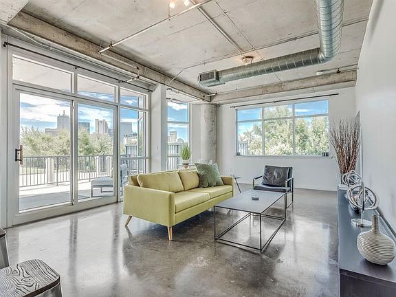 3rd image of 1001 Belleview St #208