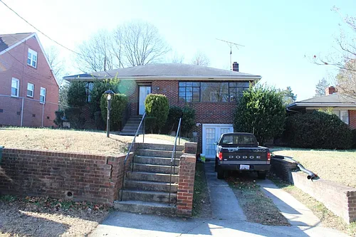 118 Nelson St Photo 1