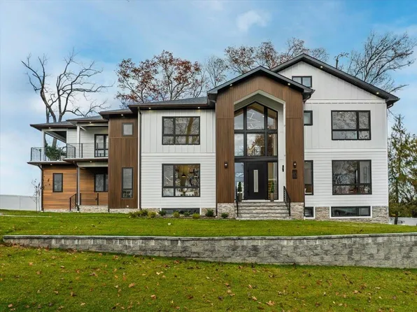 60 Baker Rd, Livingston, NJ 07039