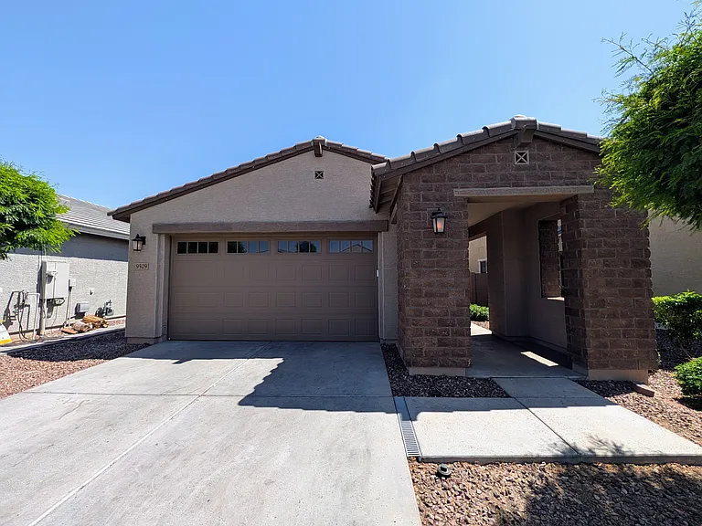 9509 W Sells Dr — Photo 14