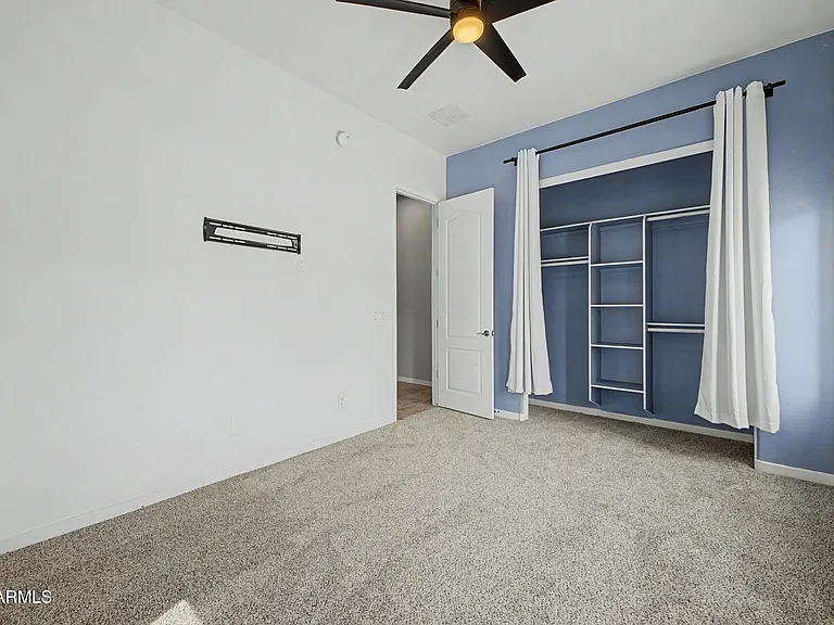 1902 E Desert Ln — Photo 30