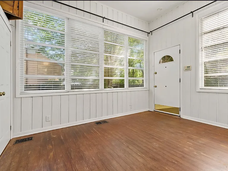24 Houston St — Photo 13