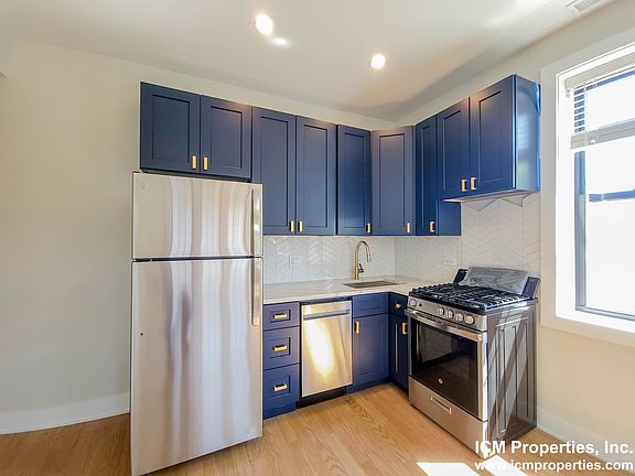 2nd image of 2020.5 W Montrose Ave #2B