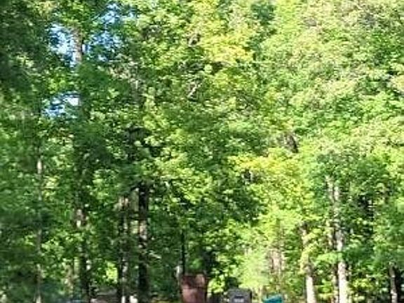 Exterior Neighborhood (street photo)