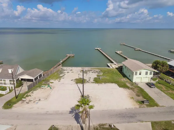 718 Copano Cove Rd, Rockport, TX 78382
