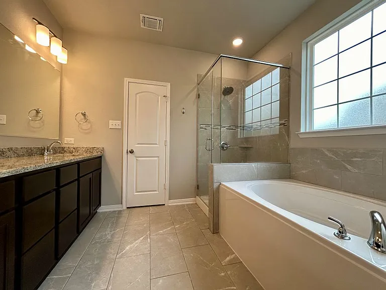 1926 Bayou Wood Ln — Photo 7