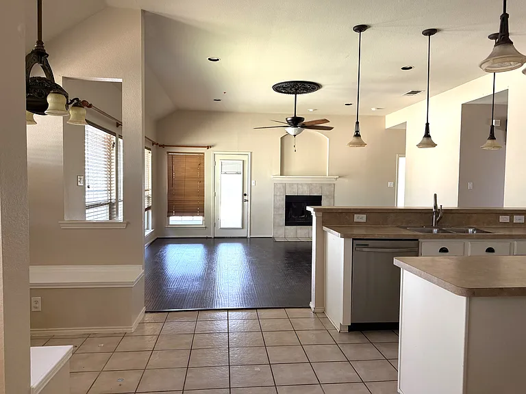 2406 Hillside Dr — Photo 9