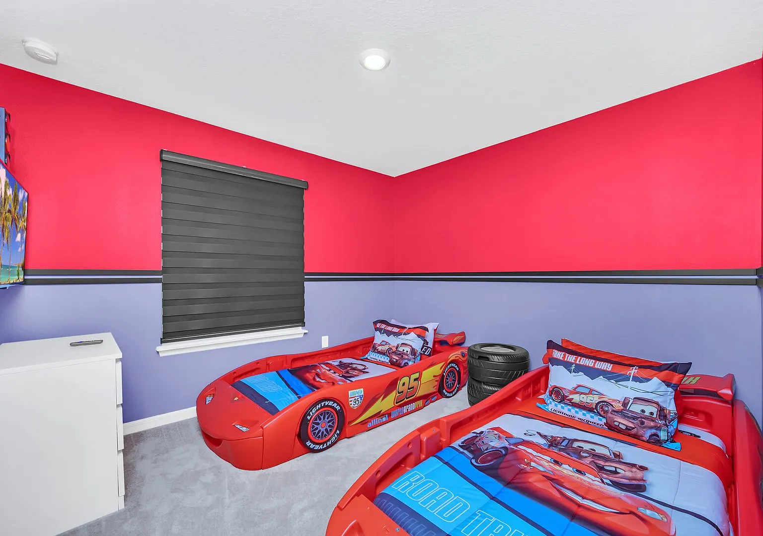 Stylish 5BR Home with Mickey & Cars Rooms — Photo 4