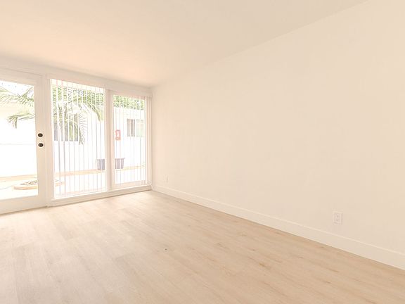 2nd image of 2070-76 Garnet Ave #2074