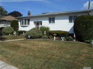 360 W Cortland Ave, Oceanside, NY 11572