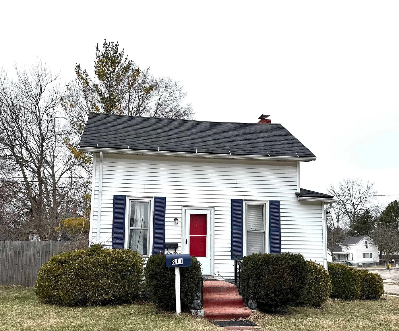 811 Litchfield St photo 1