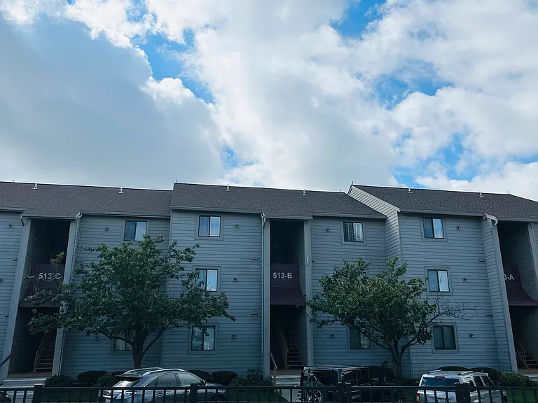 513 W Lakeshore Dr — Photo 1