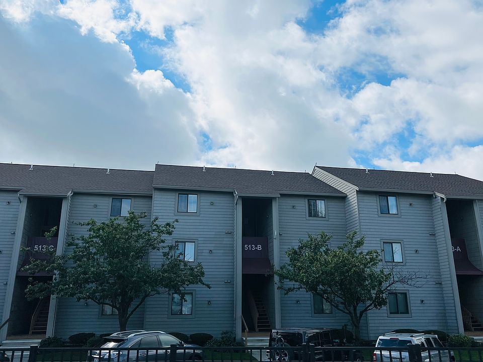 1st image of 513 W Lakeshore Dr