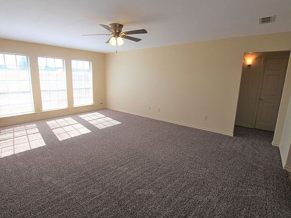 5th image of 324 Village Ct
