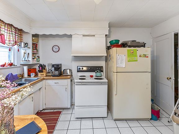 2nd image of 545 W Main St #545