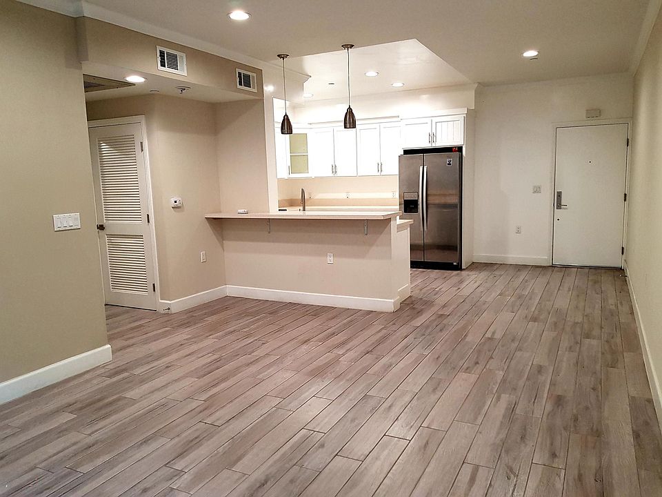 1st image of 14915 Roscoe Blvd Unit 101