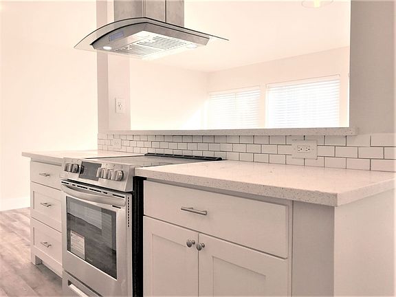 5th image of 219 Harvard Ave E #786
