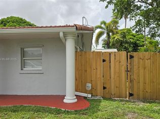 2001 NW 35th St #B, Fort Lauderdale, FL 33309