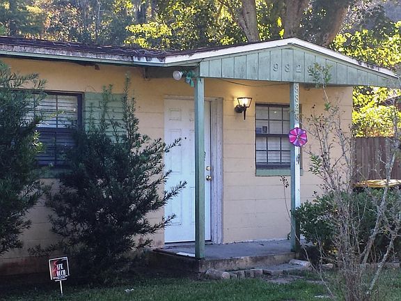 3rd image of 9828 Tiffany Ave