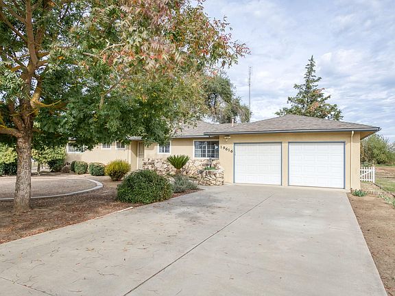 3rd image of 19616 E Parlier Avenue