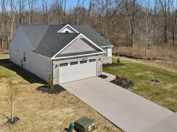1313 Hidden Lake Blvd, Akron, OH 44312