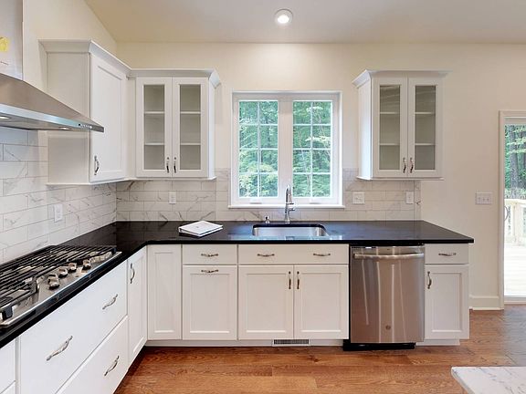 2nd image of 3 Winterberry Ln