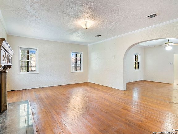 5th image of 123 W LULLWOOD AVE