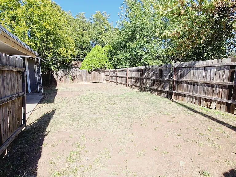 1612 SW 6th St — Photo 17