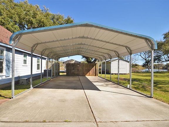 LARGE CARPORT!