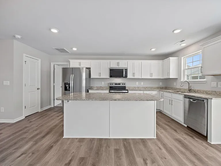 4500 Sandstone Dr — Photo 25