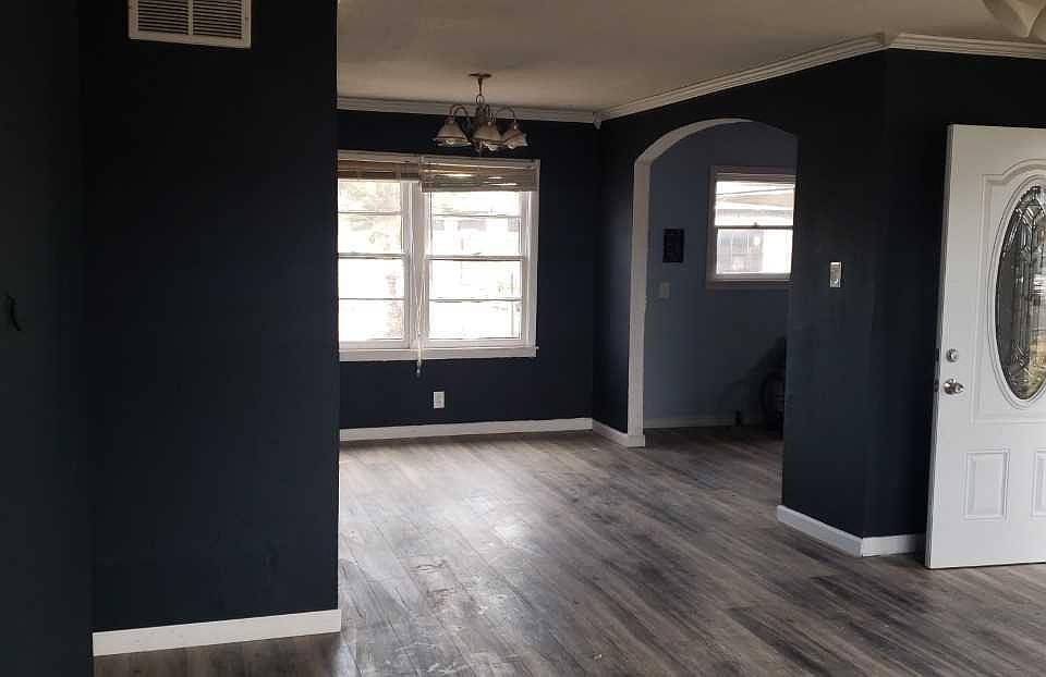 2nd image of 1403 E Llano Dr