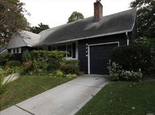2172 Smith St, Merrick, NY 11566