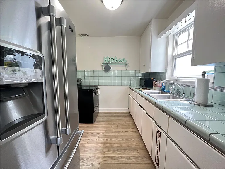 819 SW 9th Ter — Photo 7