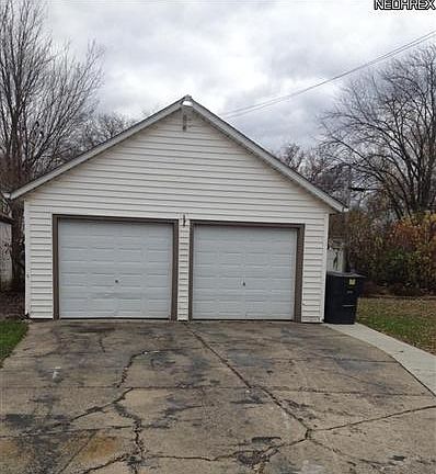 3rd image of 727 Belvedere Ave