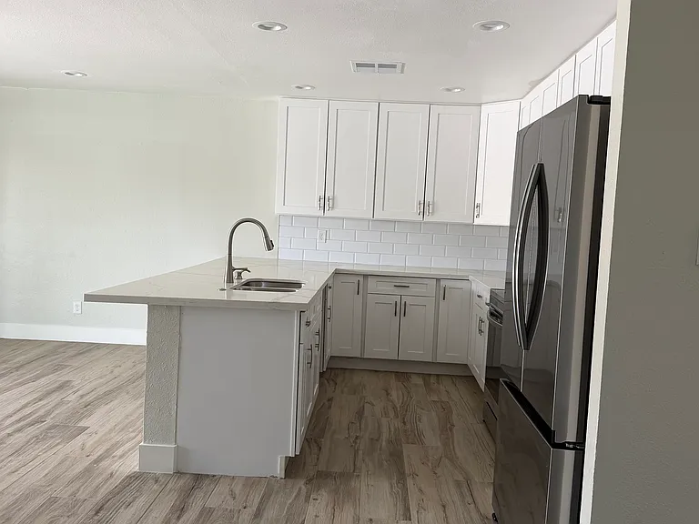 5026 S Elm St — Photo 1