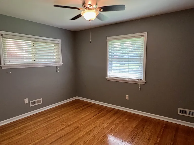 1502 Lynn Way — Photo 10