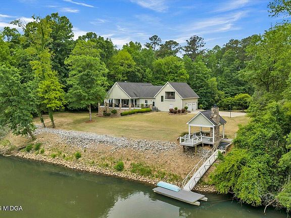 3rd image of 625 Rum Creek Rd
