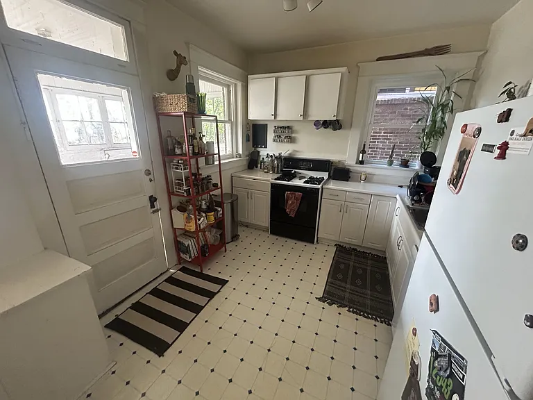 655 N Corona St — Photo 7