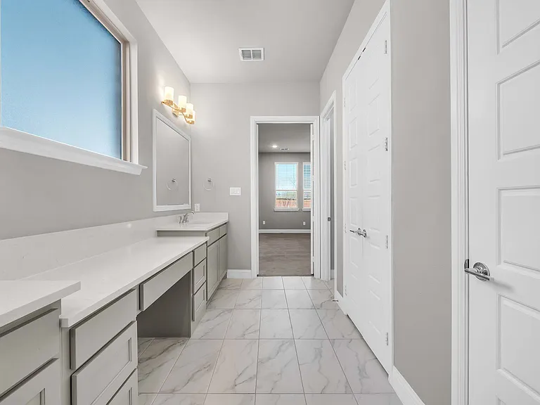 11706 Mikaela Dr — Photo 32
