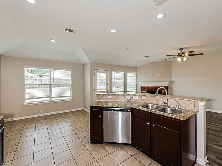 1813 Sparrow Ln — Photo 9