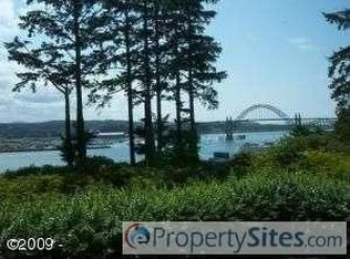 449 SW 12th St, Newport, OR 97365