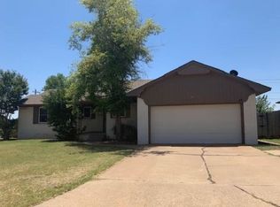 212 Lakeside Dr, Altus, OK 73521