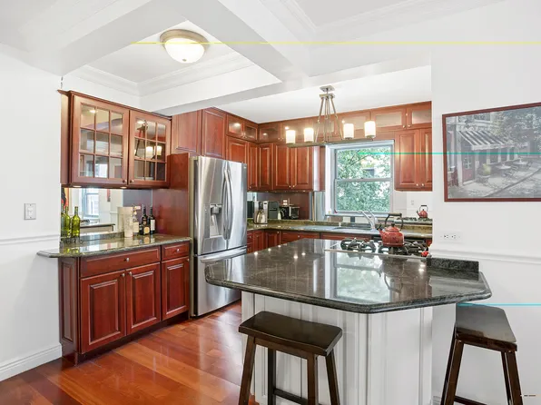 136 East 76th Street 3D image 3 of 9