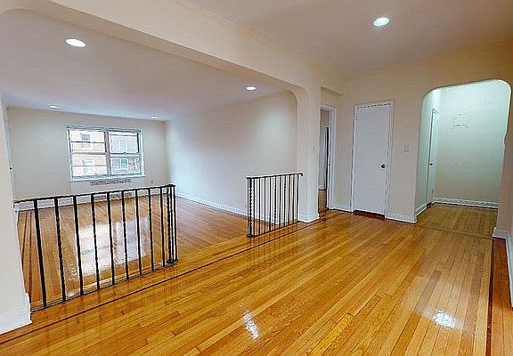 4th image of 6911 Yellowstone Blvd APT B-31