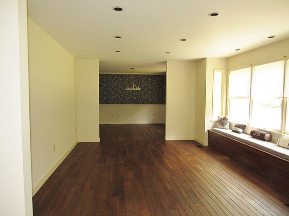 3rd image of 281 Boles Ave