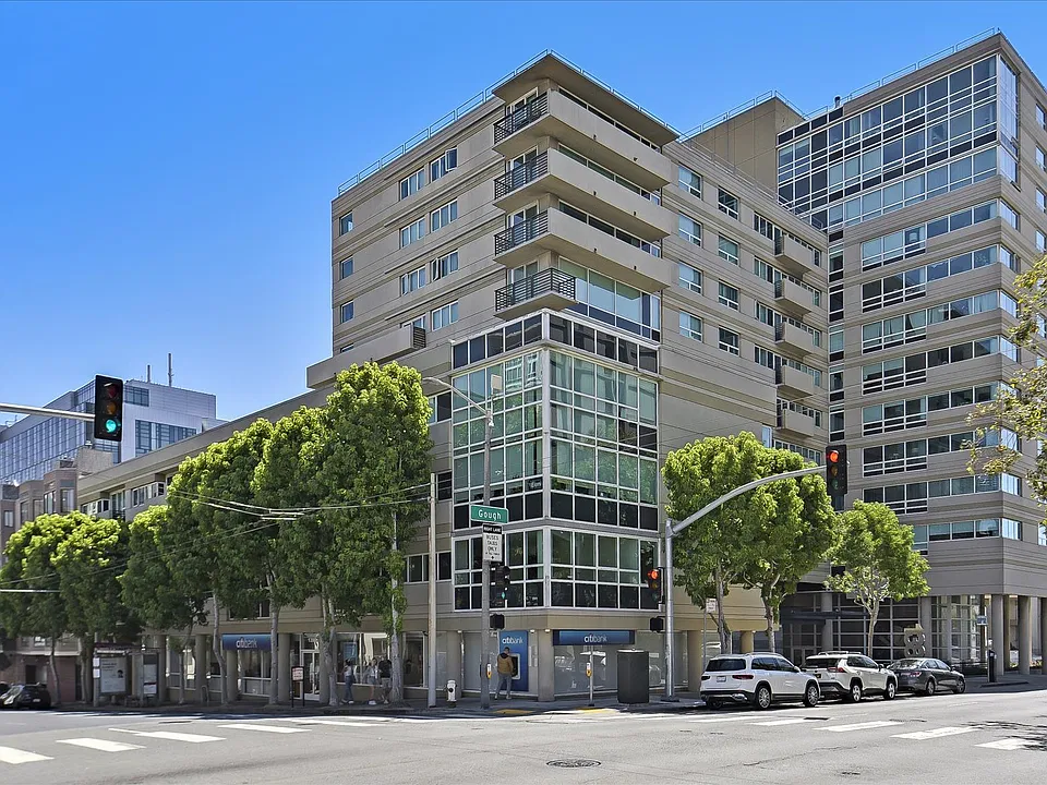 Building Photo 4