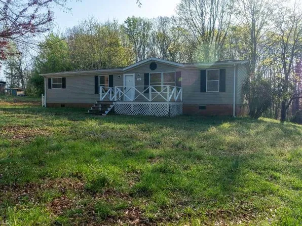 1025 Double Creek Ln, Pinnacle, NC 27043