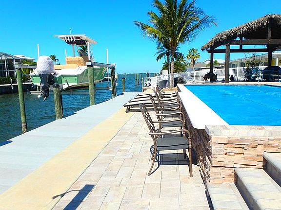 2nd image of 3704 Royal Palm Dr