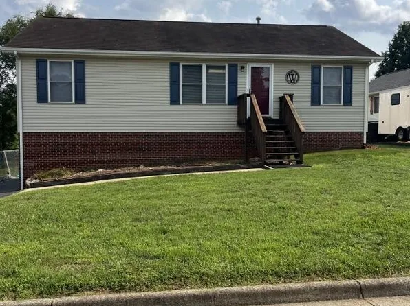905 Stokes Dr, Roanoke, VA 24019