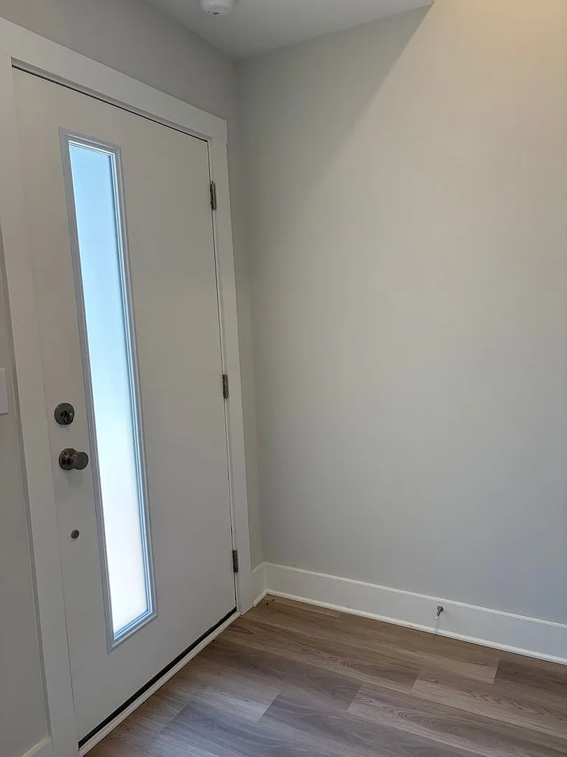 Modern 3-Bedroom Townhome Near UNC Charlotte & Light Rail — Photo 3